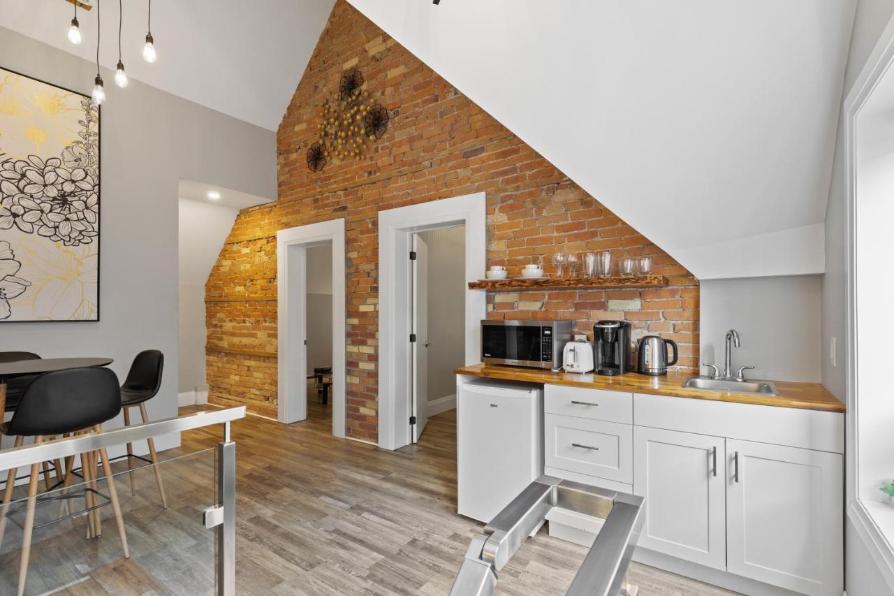 Entire 1 Bedroom Apartment Across From Google - Br5 Kitchener Kültér fotó